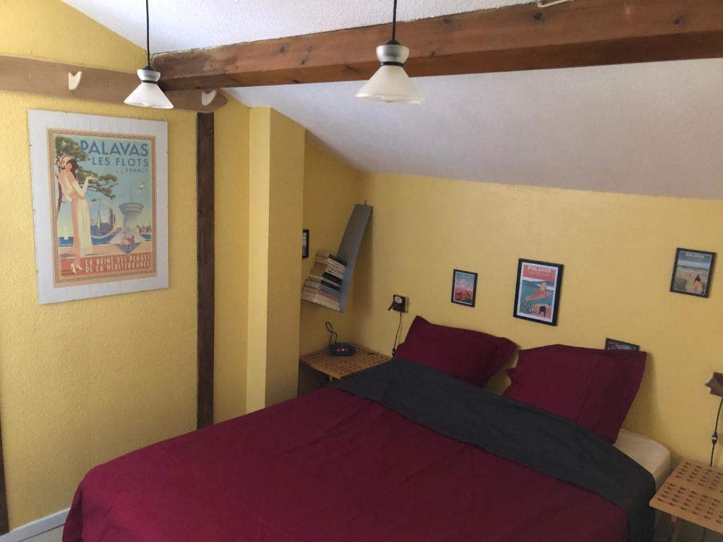 Postel nebo postele na pokoji v ubytování Appt T2, Piscine, la Plage à 130m! Parking privé clos, Lave-linge, Lave-vaisselle, Draps, Linge et Ménage inclus!