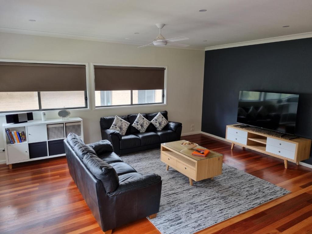 One of Malua Bay's BEST Large modern home, Malua Bay (updated prices 2024)