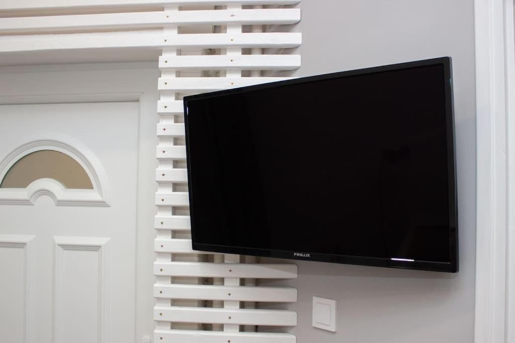 A television and/or entertainment centre at Broadway Apartments B1