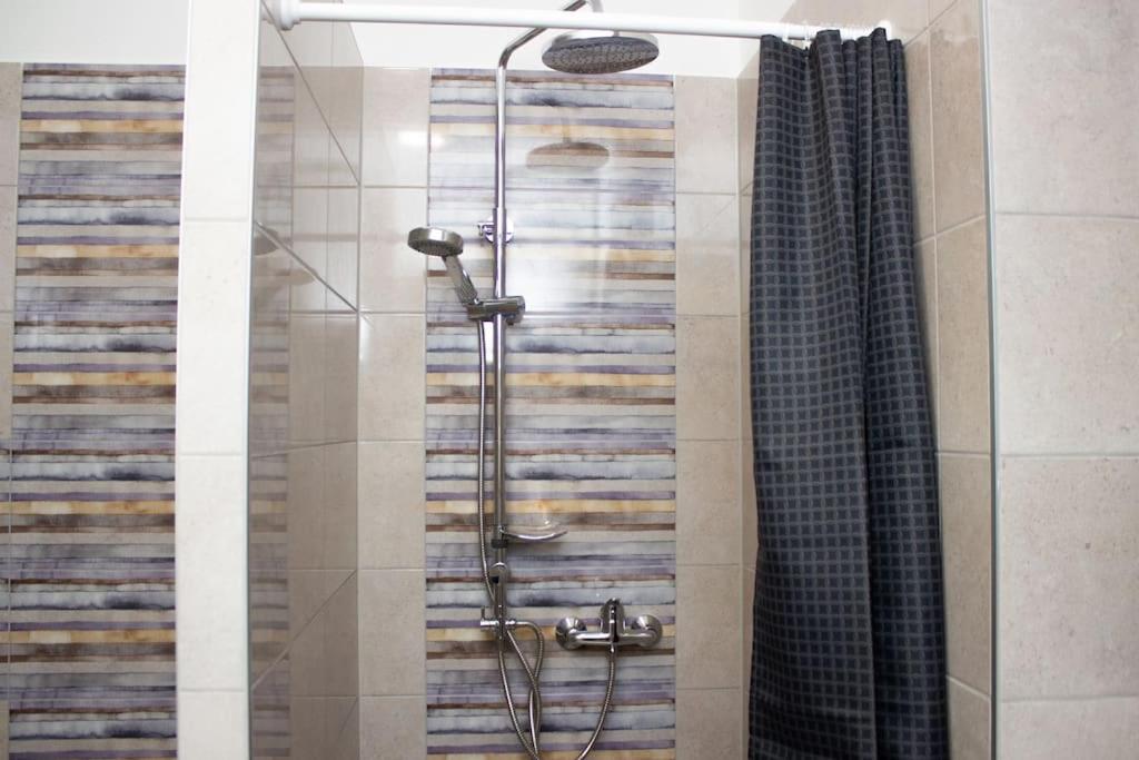 A bathroom at Broadway Apartments B1