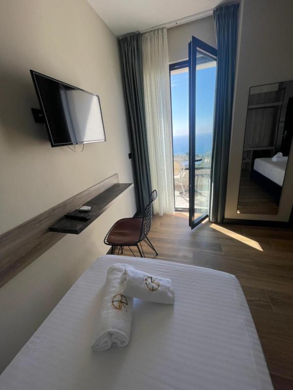 Gogo's Boutique Hotel - Deluxe Drievoudige Kamer Met Uitzicht Op Zee