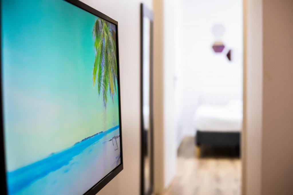 Telewizja i/lub zestaw kina domowego w obiekcie Cosmo ideal famille rue Carnot