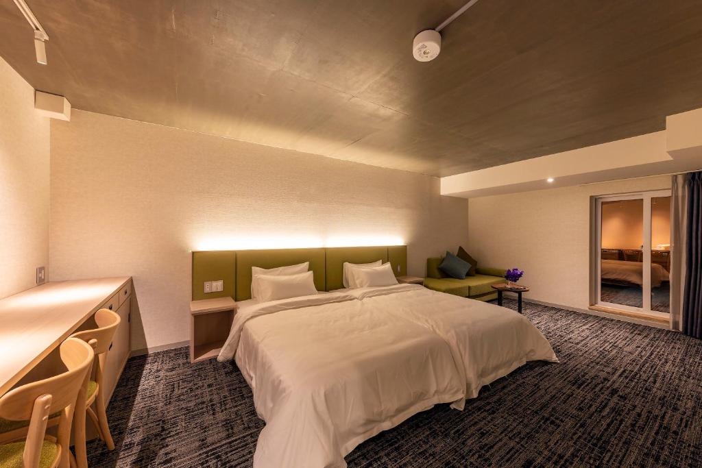 Postel nebo postele na pokoji v ubytování HOTEL COCOA RESORT