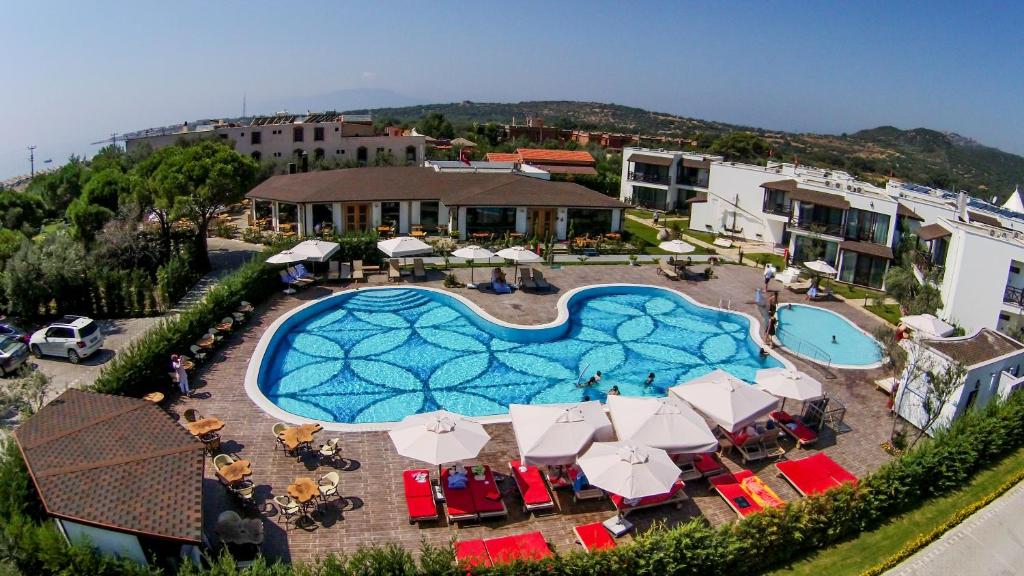 Bazén v ubytování Assos Barbarossa Special Class Hotel nebo v jeho okolí