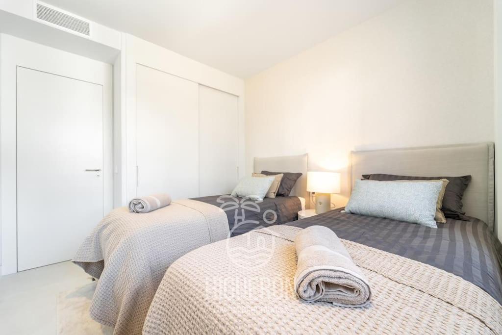 Posteľ alebo postele v izbe v ubytovaní HigueronRentals Casa Flora