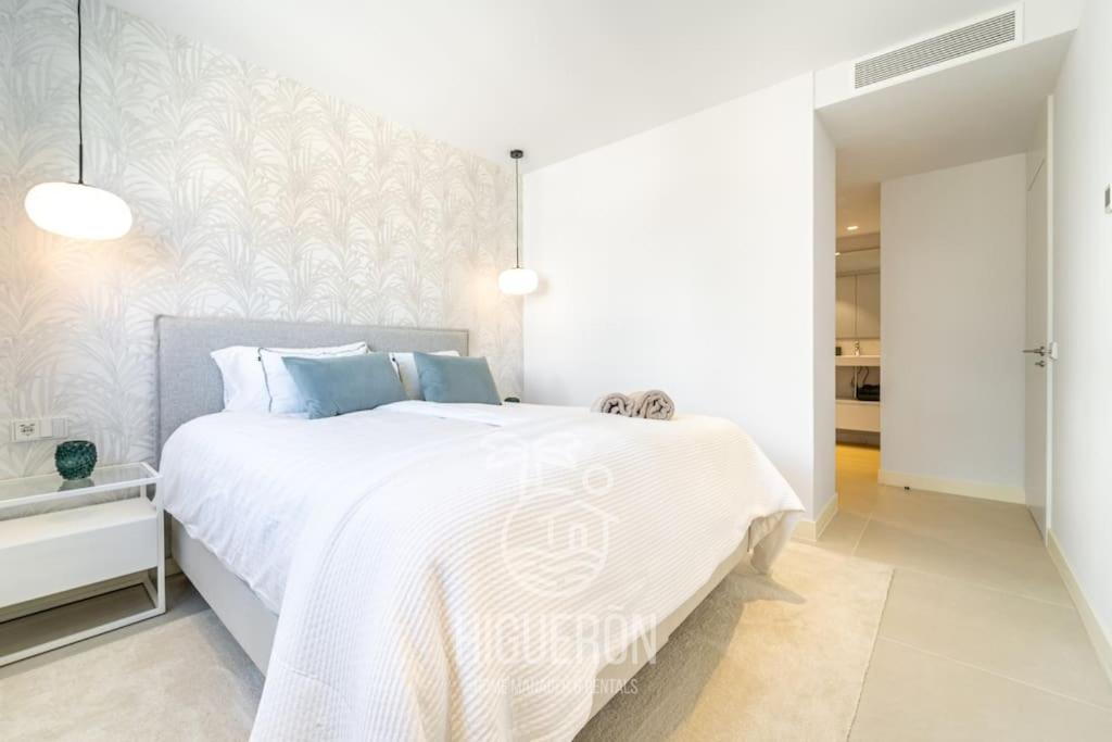Posteľ alebo postele v izbe v ubytovaní HigueronRentals Casa Flora