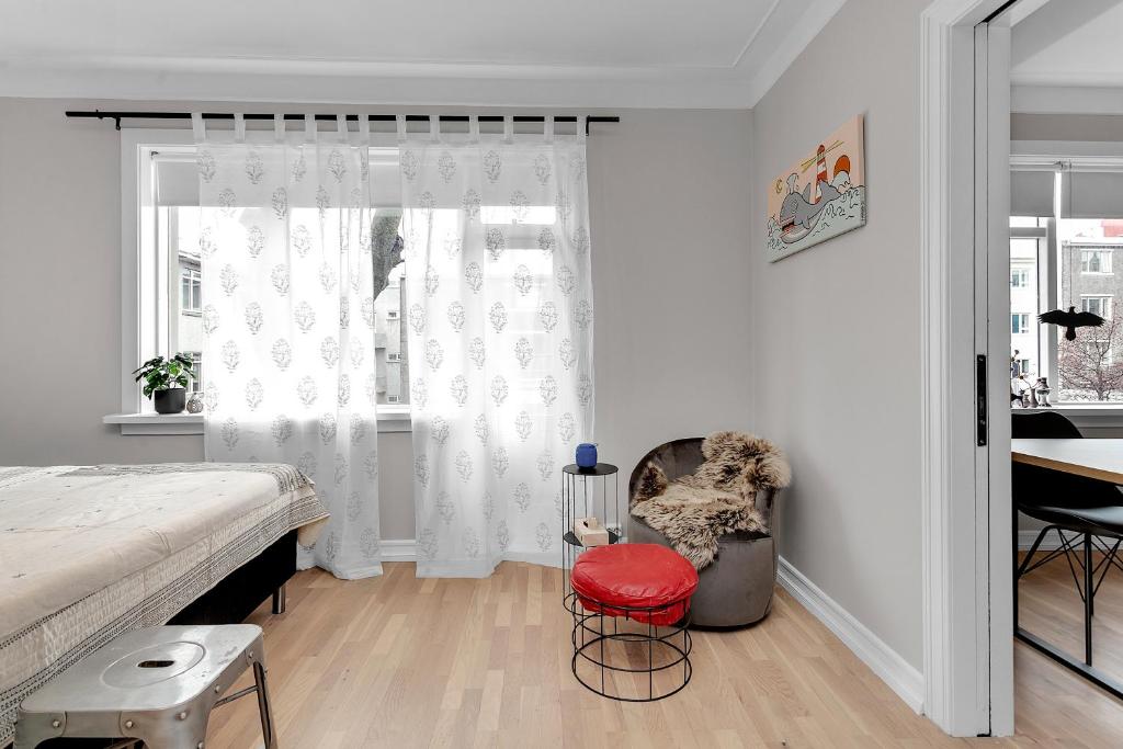 Posezení v ubytování Modern & Cozy Downtown Apartment