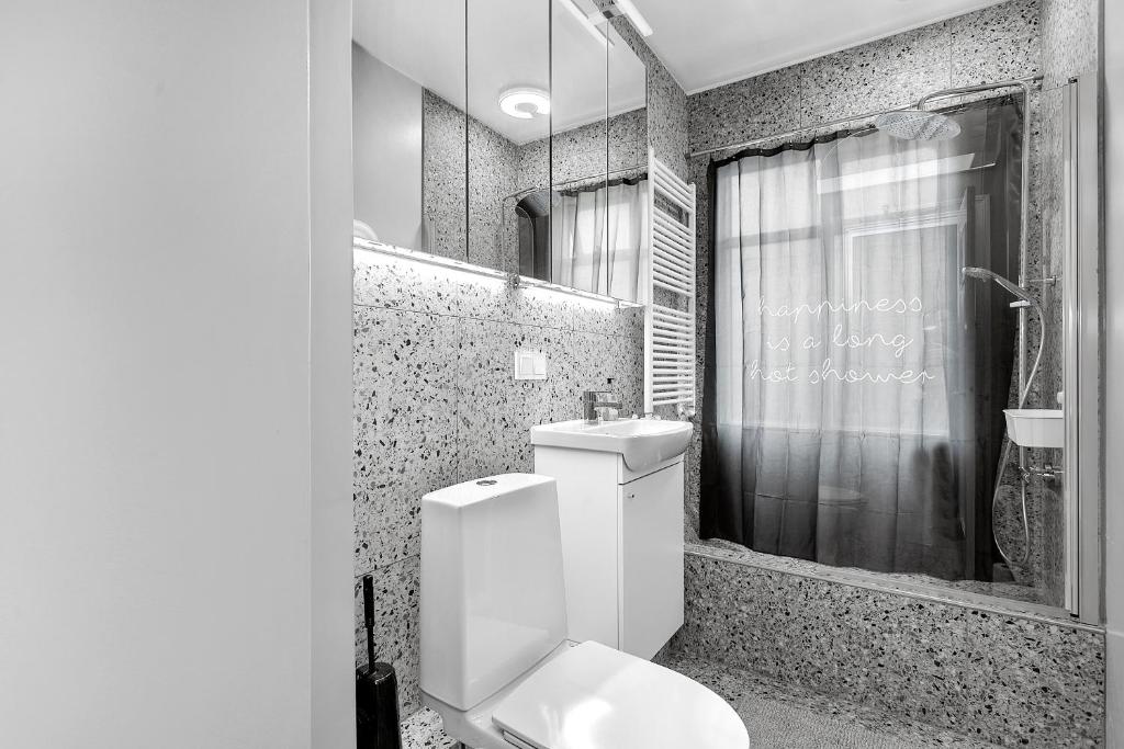 Koupelna v ubytování Modern & Cozy Downtown Apartment