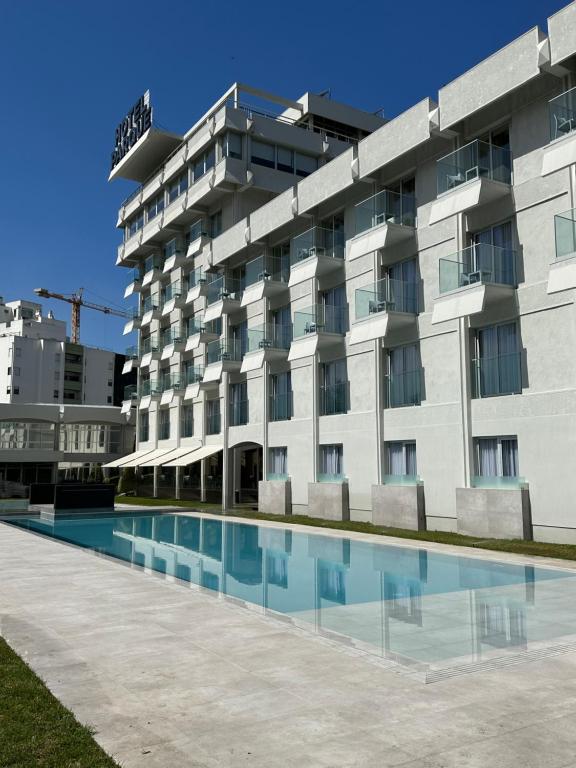 Bazén v ubytování Hotel do Parque nebo v jeho okolí