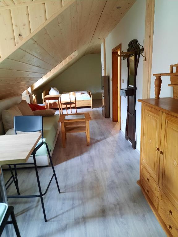 Posezení v ubytování Steinhaus / Kamenny Dum