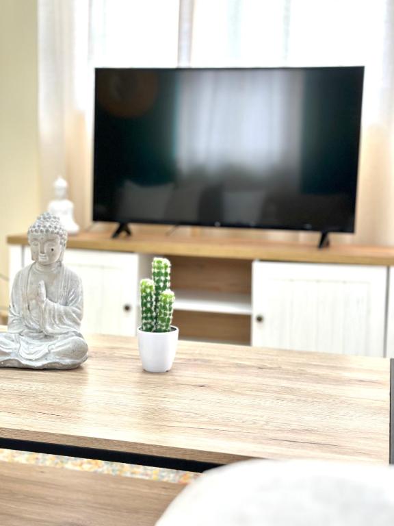 Bohem Apartment near Athens Airport - 2