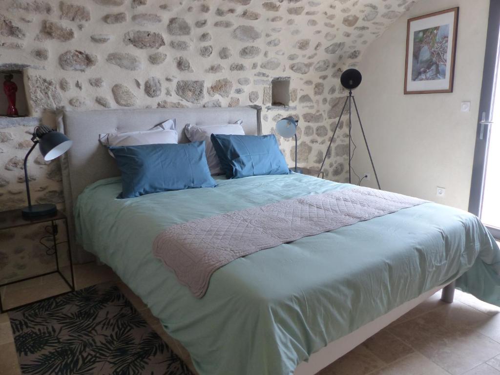 Postel nebo postele na pokoji v ubytování clos de Beauregard