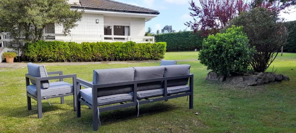 A garden outside Perfect Chalet for Beach Lovers and Golfers