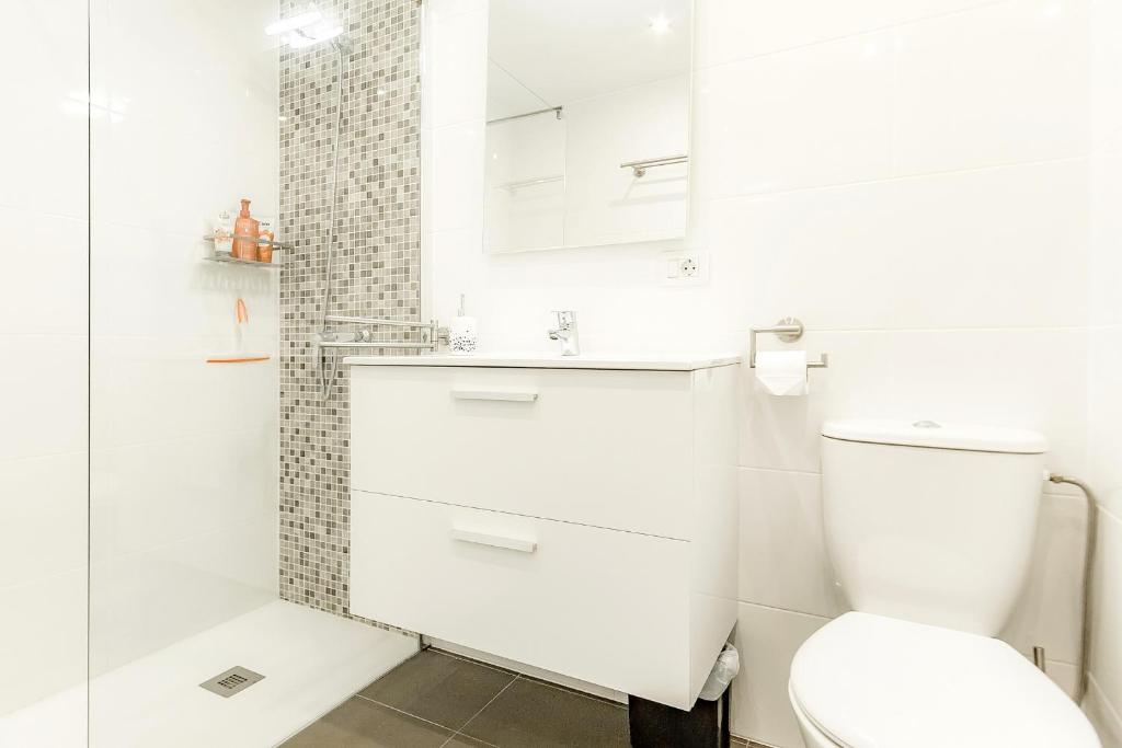 A bathroom at Ferienwohnung Sea View Playa Paraiso
