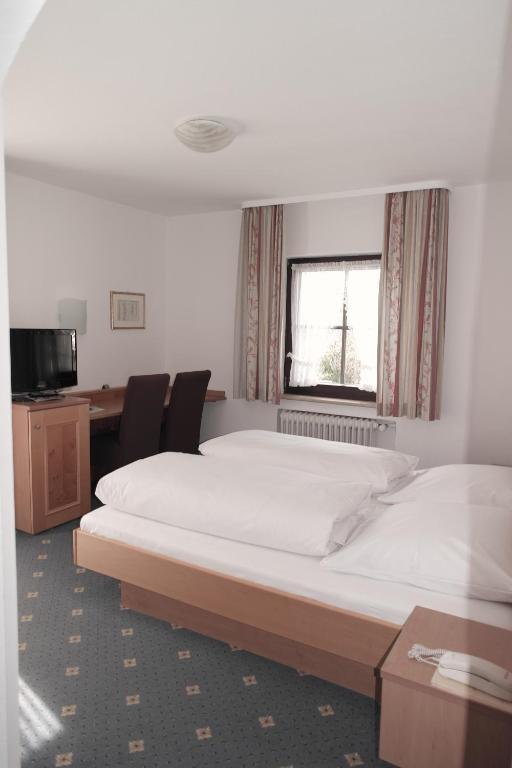 Postel nebo postele na pokoji v ubytování Arrivel am Bergson - bisher Hotel Neuner