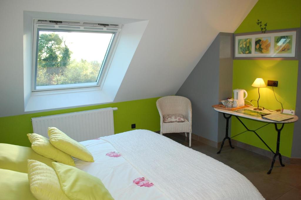 Una cama o camas en una habitaci&oacute;n de Le Clos des Pommiers