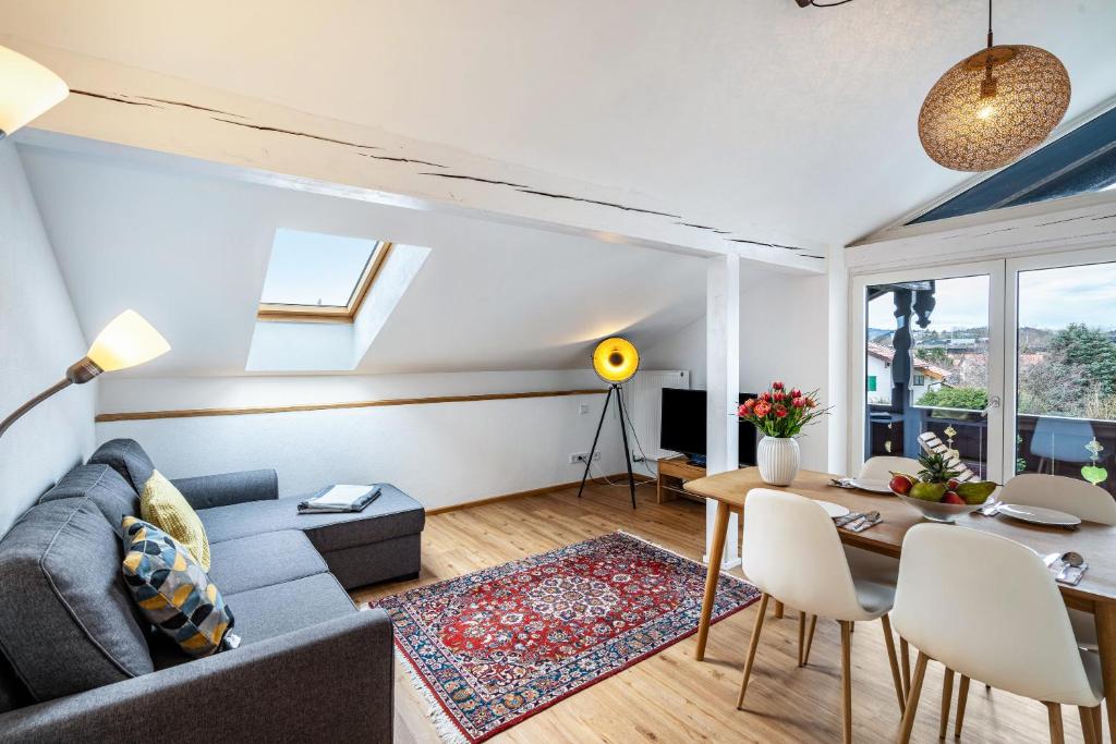 a living room with a couch and a table at Wohnung am See in Gmund am Tegernsee