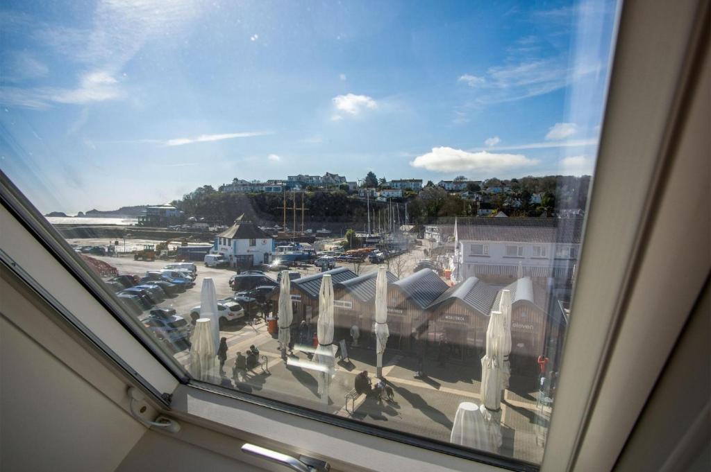 una vista de un aparcamiento desde una ventana en Ocean Cabins No 11 At The Square - Saundersfoot, en Saundersfoot