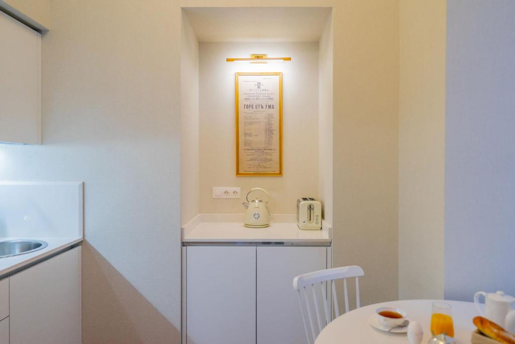 Kuchyň nebo kuchyňský kout v ubytování TIFLIS OPERA Aparthotel