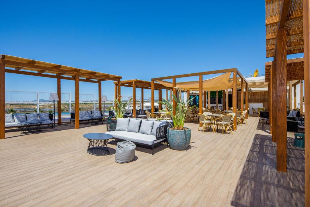 Een balkon of terras bij AP Cabanas Beach & Nature - Adults Friendly