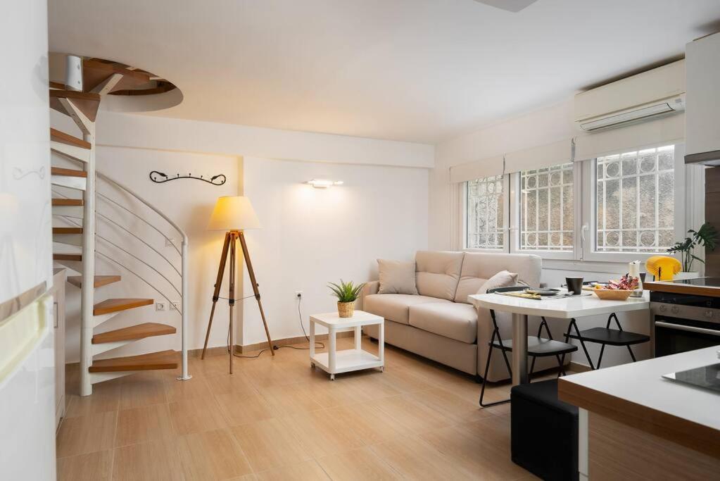 Modern Two Level Apartment in the Heart of Athens, Athen