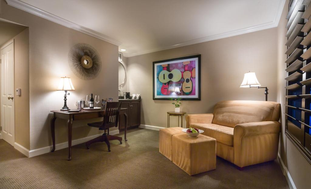 Cupertino Hotel - 