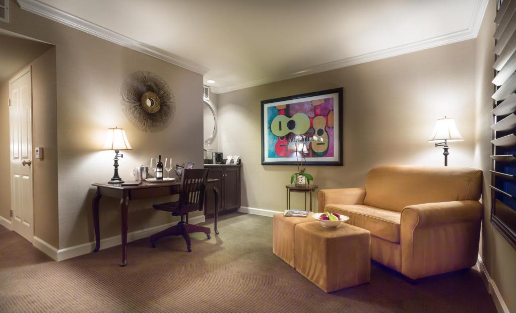 Cupertino Hotel - 