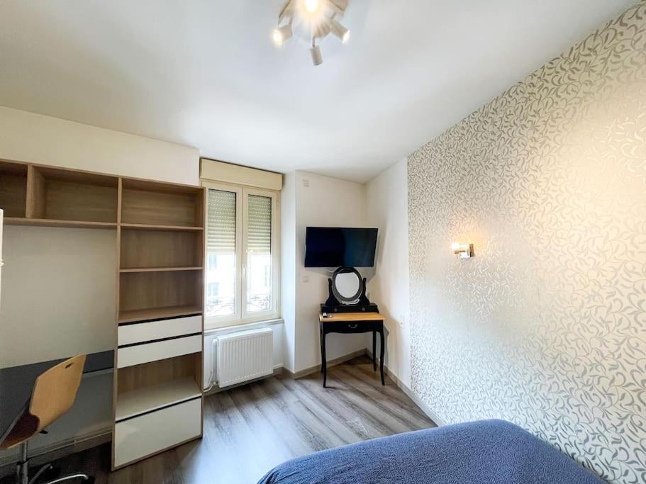 Televízia a/alebo spoločenská miestnosť v ubytovaní Résidence Investar appartement 3