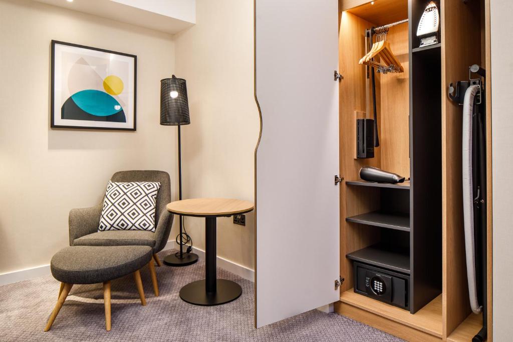 Holiday Inn Manchester Airport T2, an IHG Hotel - Sala Regina - Accessibile