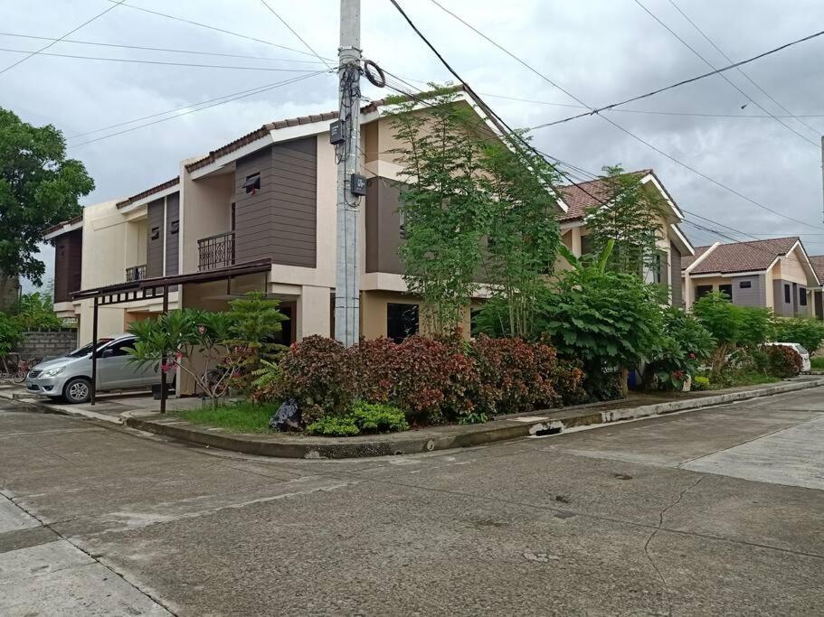 Gallery image of Townhouse with WIFI, parking, POOL in notingham villas near taytay tiange c6 in Taytay