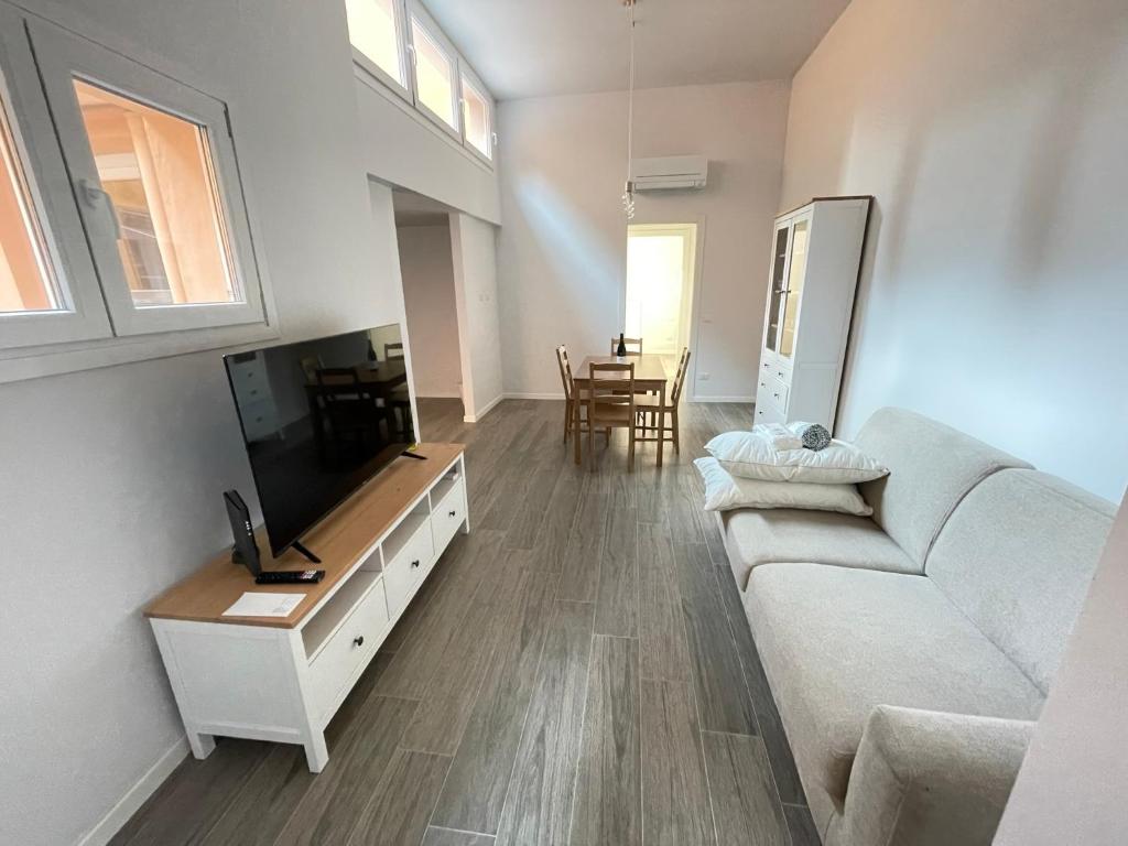 a living room with a couch and a tv at NORD MILANO LUXURY APARTMENTS in Bresso