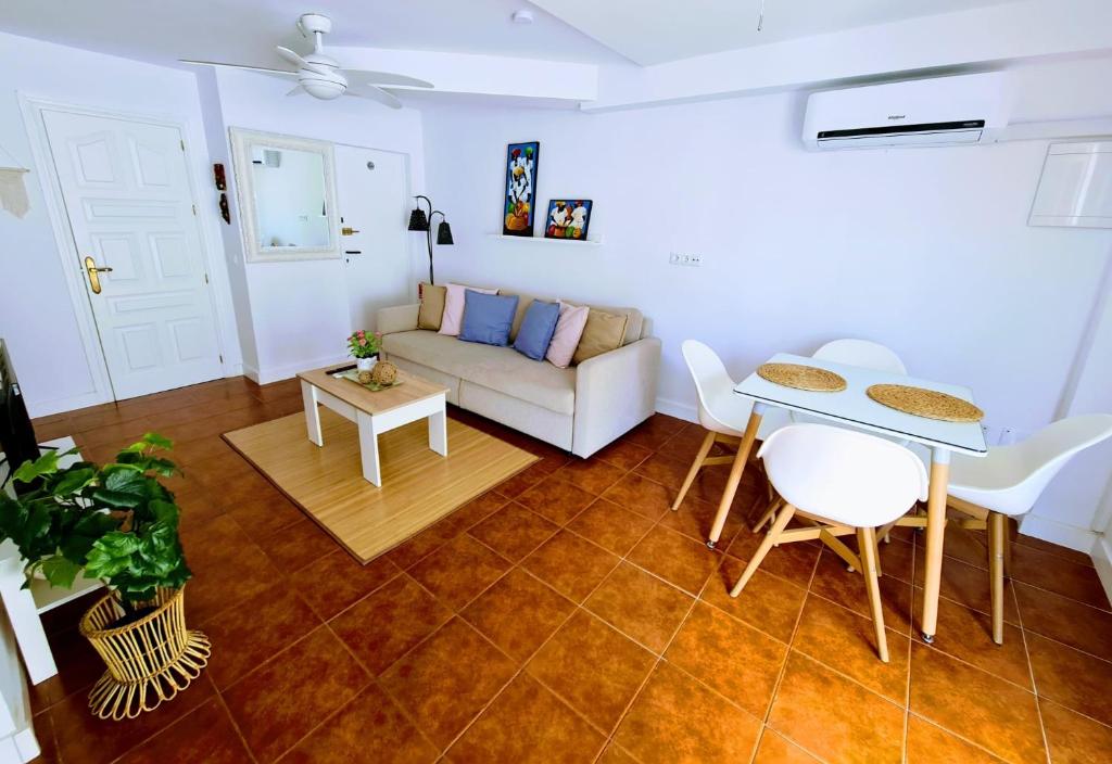 Posezení v ubytování VILLA PITATO Nuevo, cerca de la Playa, Parking en la puerta del alojamiento