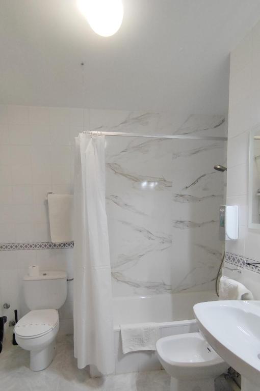 Un baño de Hotel Solatorre