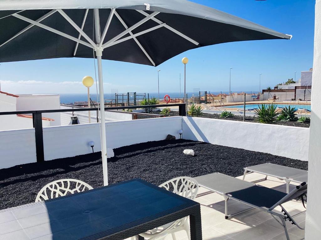Balkón nebo terasa v ubytování Maison vue mer avec piscine