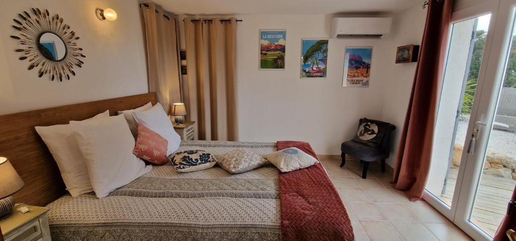 Postel nebo postele na pokoji v ubytování Corniche du Paradis