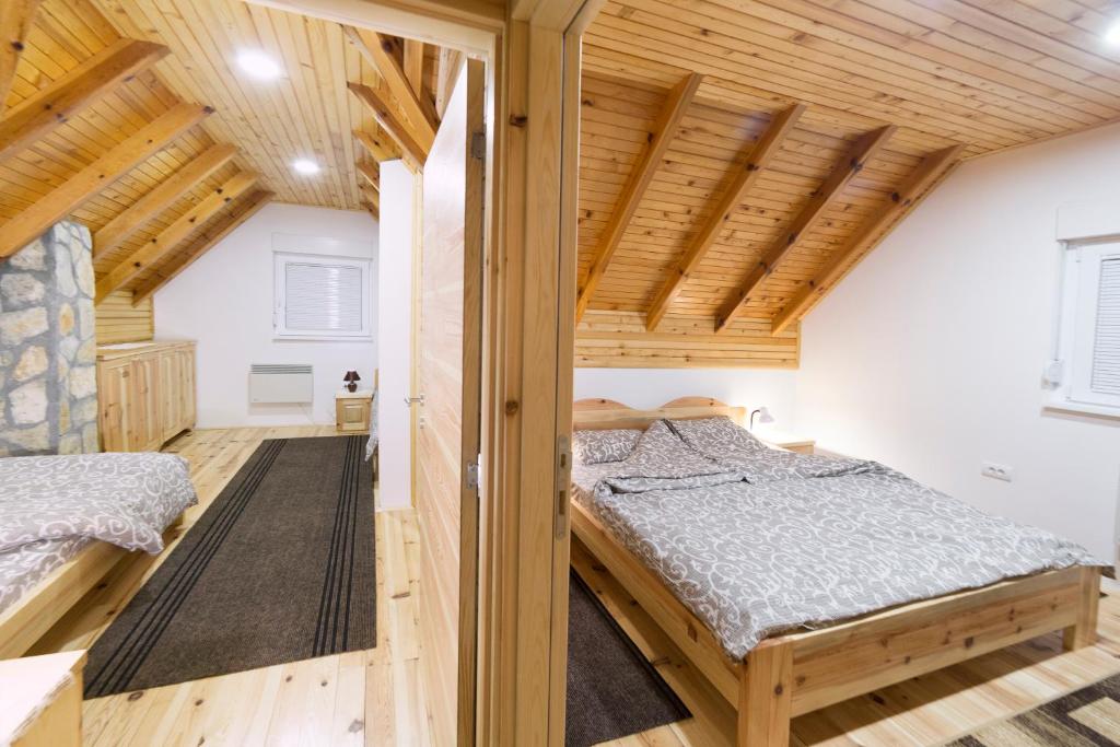 Postel nebo postele na pokoji v ubytování Stojanov Konak