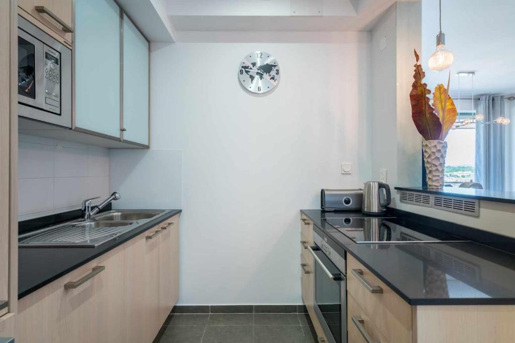 Kuchyň nebo kuchyňský kout v ubytování Vilamoura Sun Aquamar 503