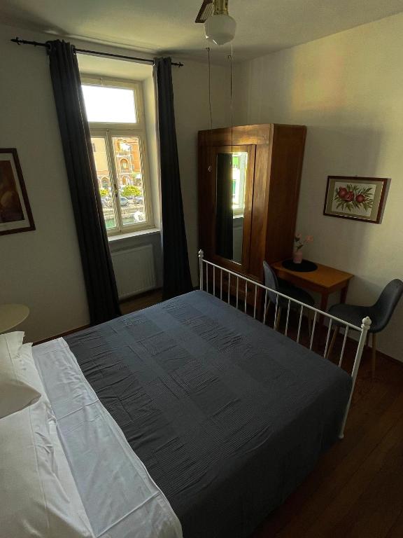 Postel nebo postele na pokoji v ubytování Albergo Gargnano