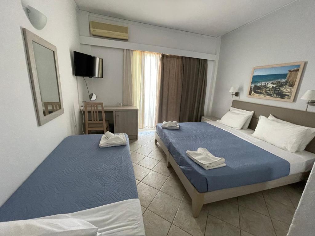 Łóżko lub łóżka w pokoju w obiekcie Aristea Hotel