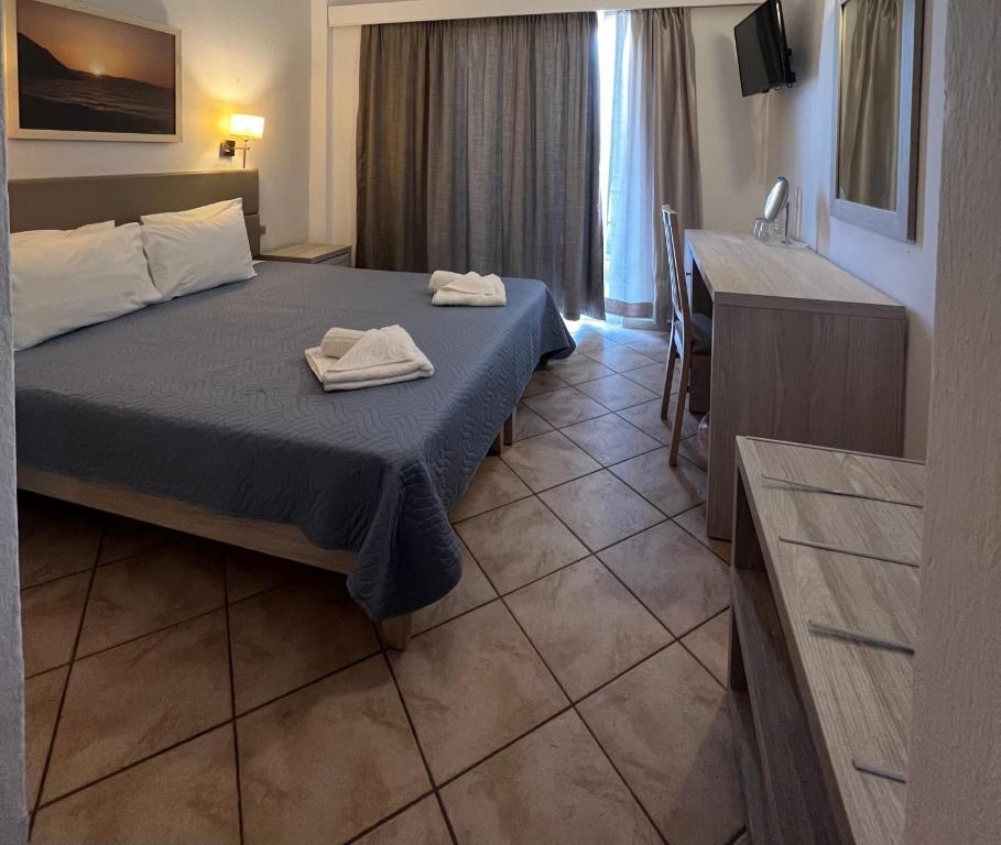 Łóżko lub łóżka w pokoju w obiekcie Aristea Hotel