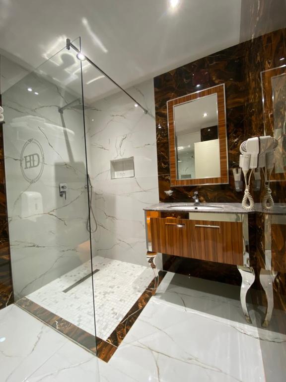 Koupelna v ubytování Hotel Deluxe