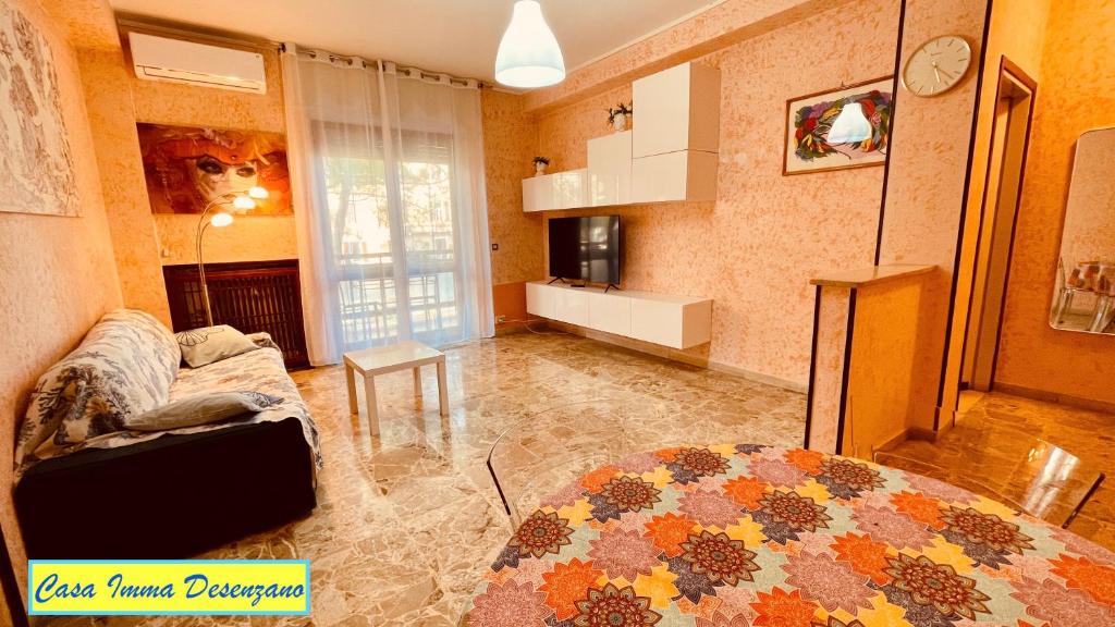 a living room with a couch and a tv in it at Casa Imma lake, center and everything you need in Desenzano del Garda