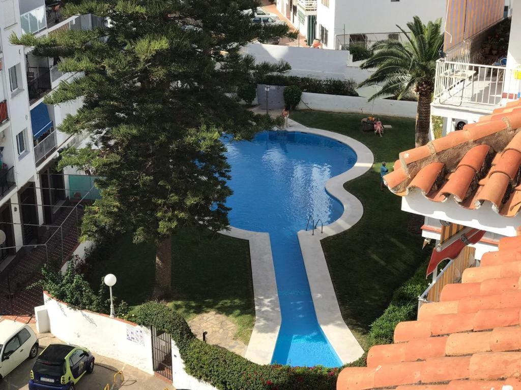 Bazén v ubytovaní Centrally located and comfortable studio apartment in Nerja 4B alebo v jeho blízkosti