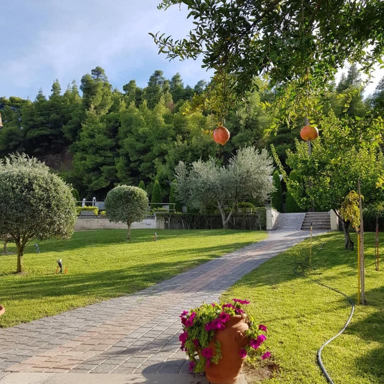 Vonkajšia záhrada v ubytovaní SUN RESIDENCE Exclusive Seaside Suites