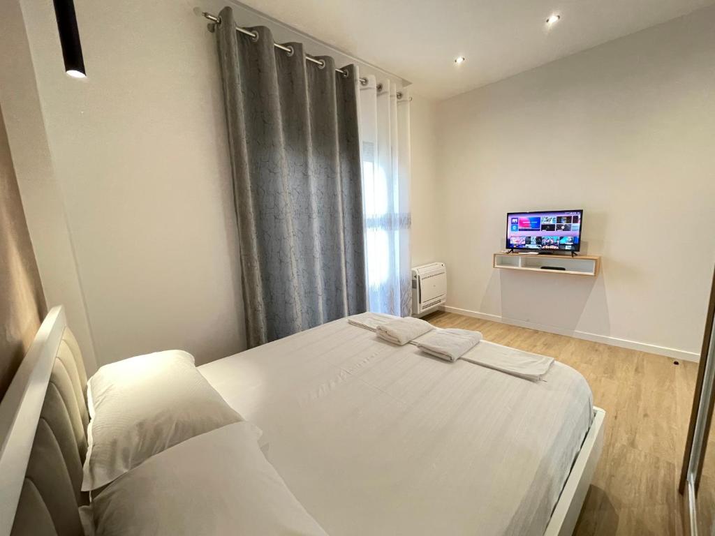 Postel nebo postele na pokoji v ubytování Arial Trinity Suites