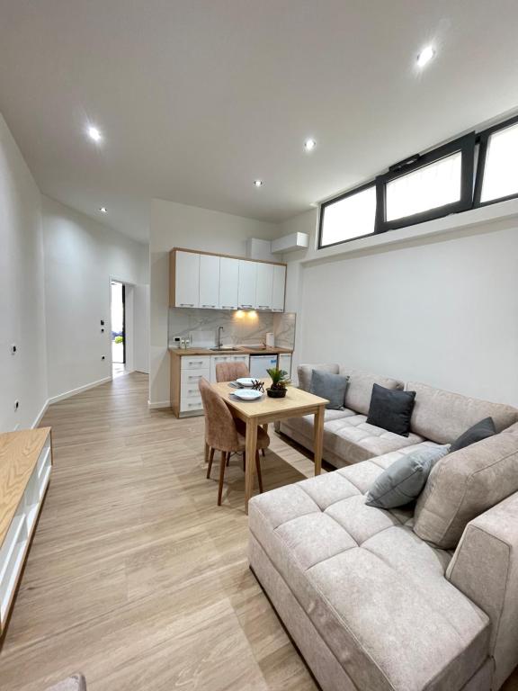 Kuchyň nebo kuchyňský kout v ubytování Arial Trinity Suites