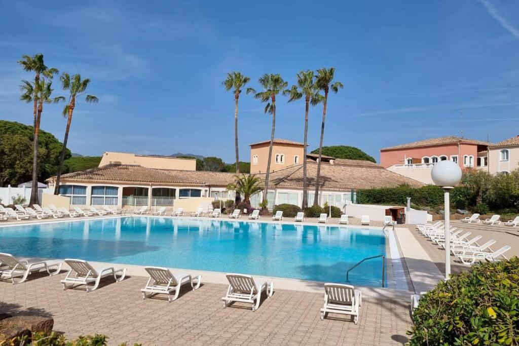 Apartment Studio dans un domaine de vacances avec piscine, Saint