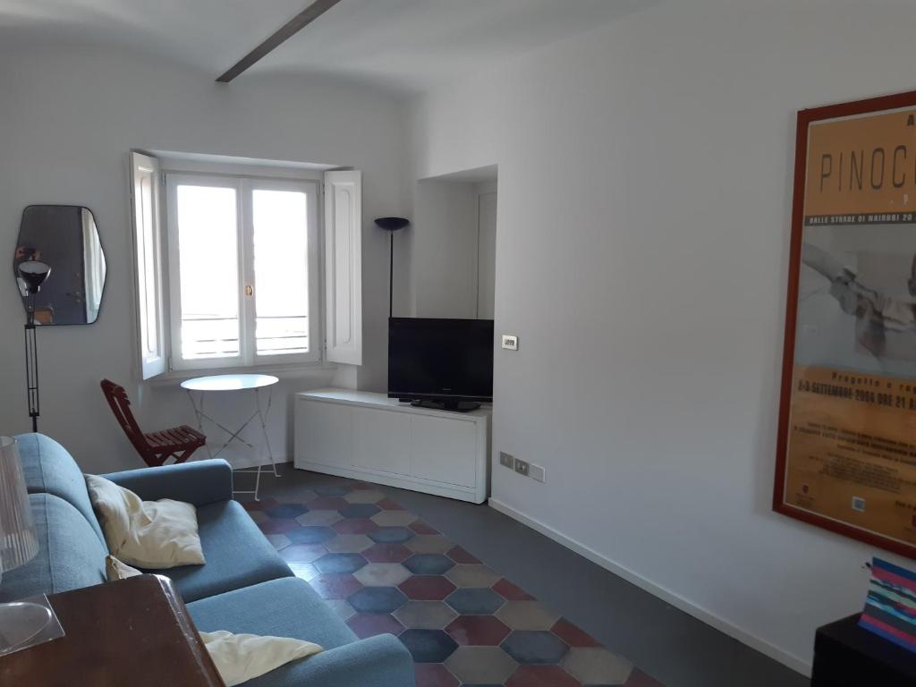 TV a/nebo společenská místnost v ubytování Camera di charme con ingresso indipendente