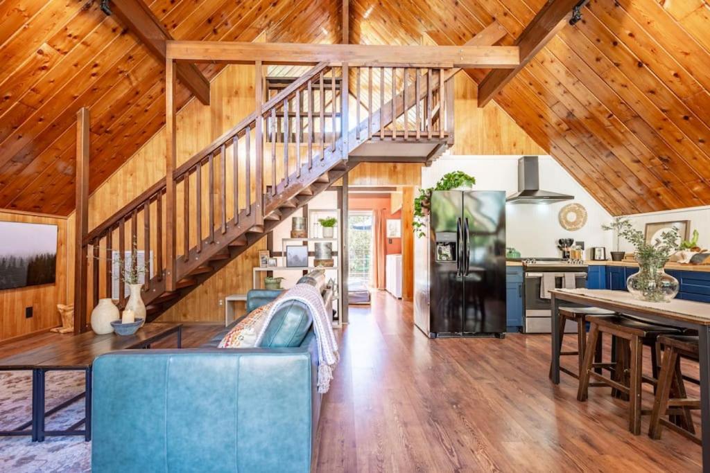 Bass Lake Chalet by Mono Rock with Hot Tub, Fire pit, BBQ Grill, RV and