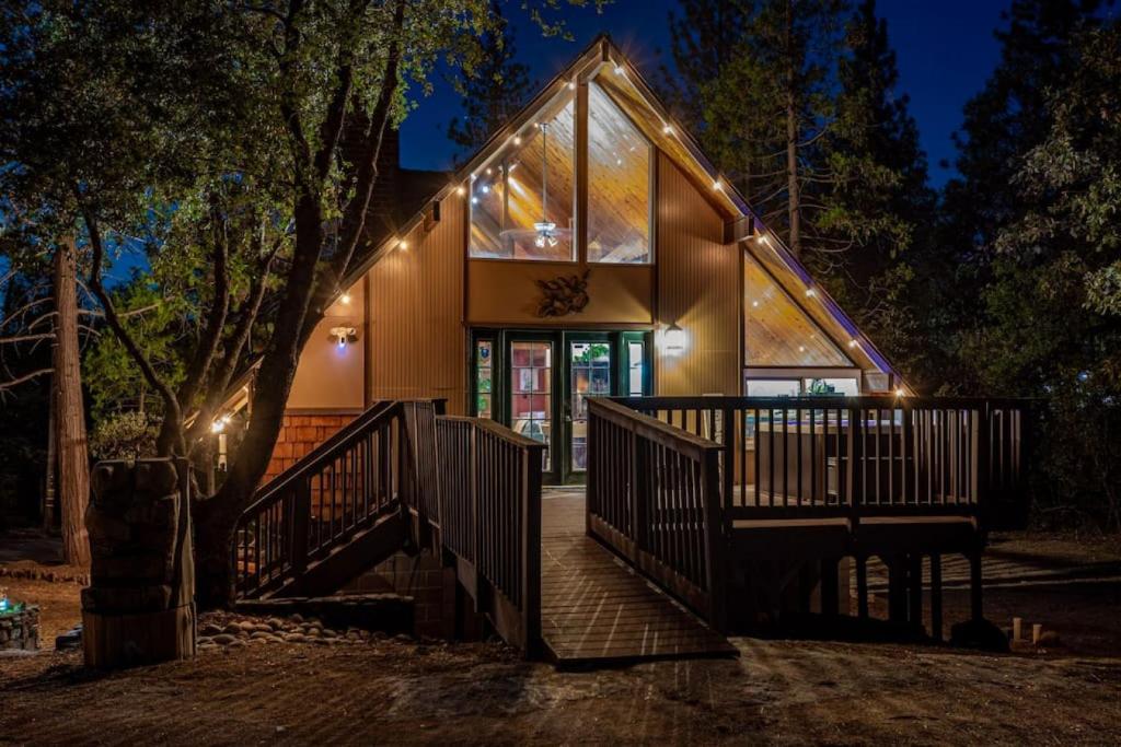 Bass Lake Chalet by Mono Rock with Hot Tub, Fire pit, BBQ Grill, RV and